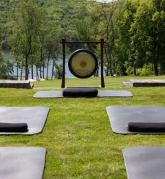 two people meditating 